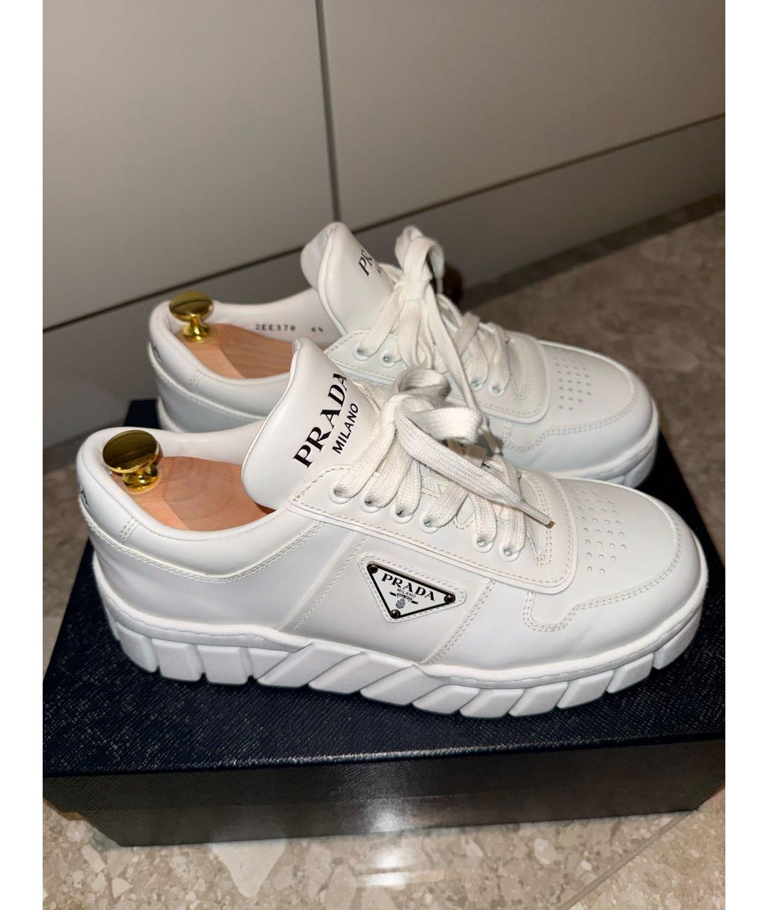 PRADA Белые кожаные низкие кроссовки / кеды, фото 6