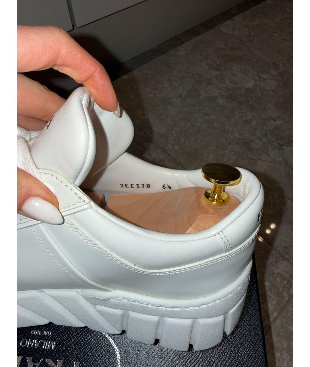 PRADA Белые кожаные низкие кроссовки / кеды, фото 5