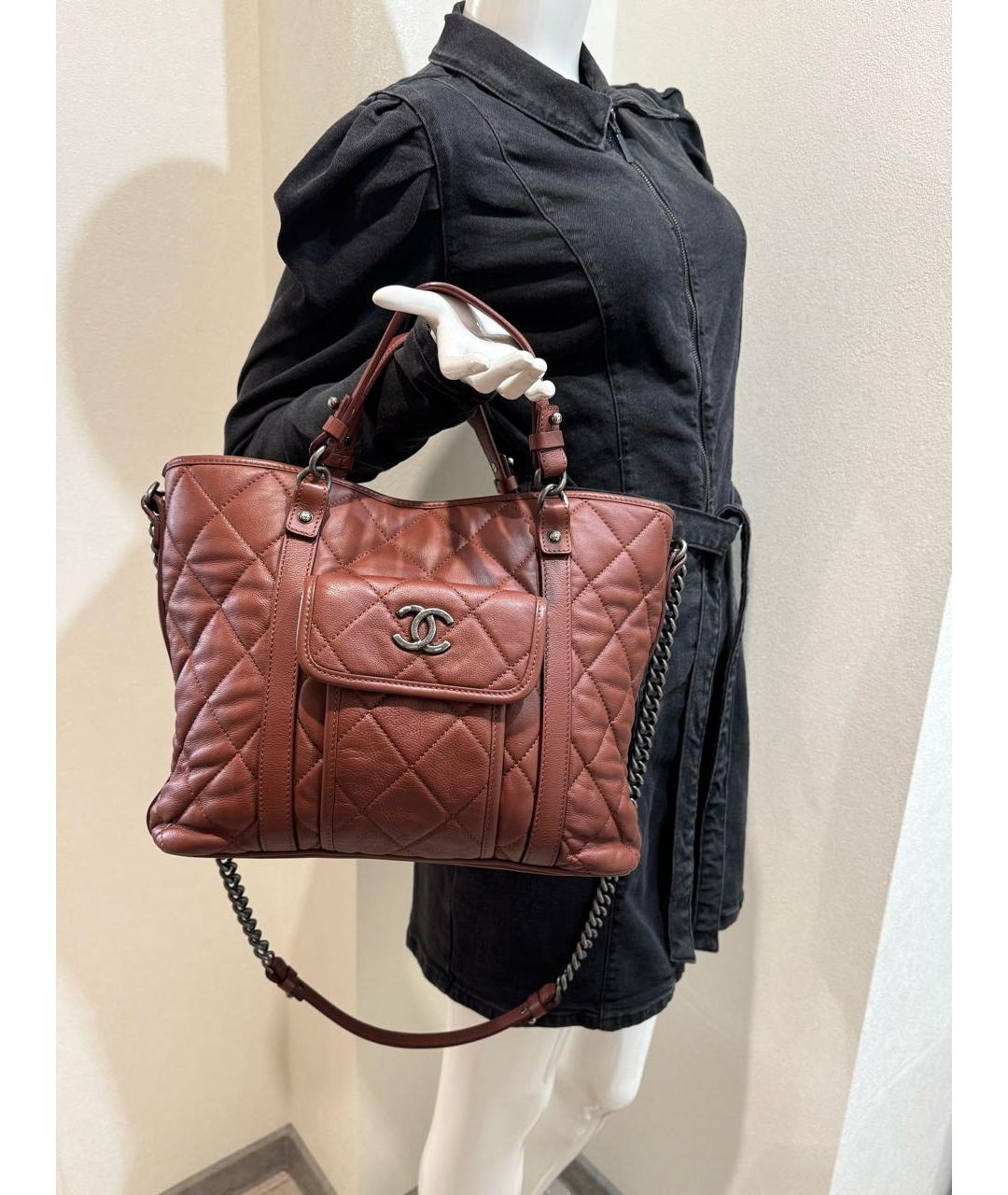 CHANEL Коричневая кожаная сумка с короткими ручками, фото 6