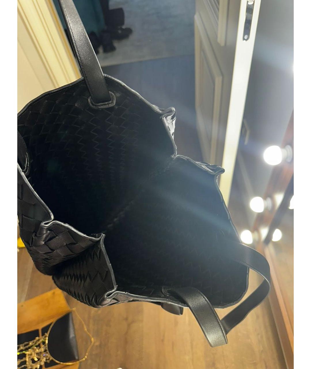 BOTTEGA VENETA Черная кожаная сумка тоут, фото 4