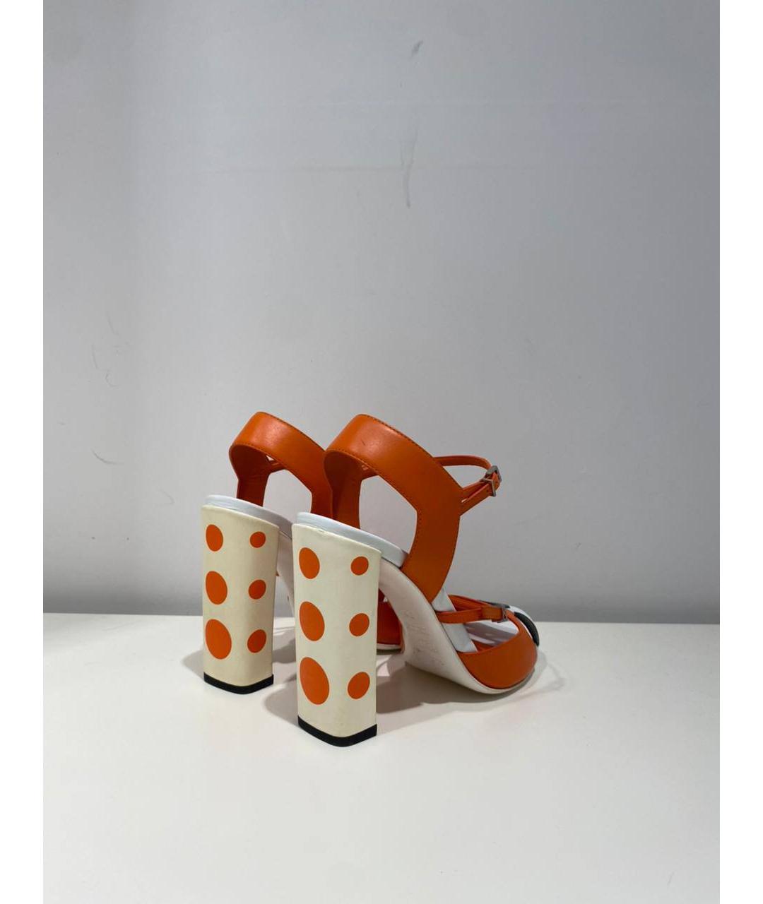 FENDI Оранжевое кожаные босоножки, фото 3