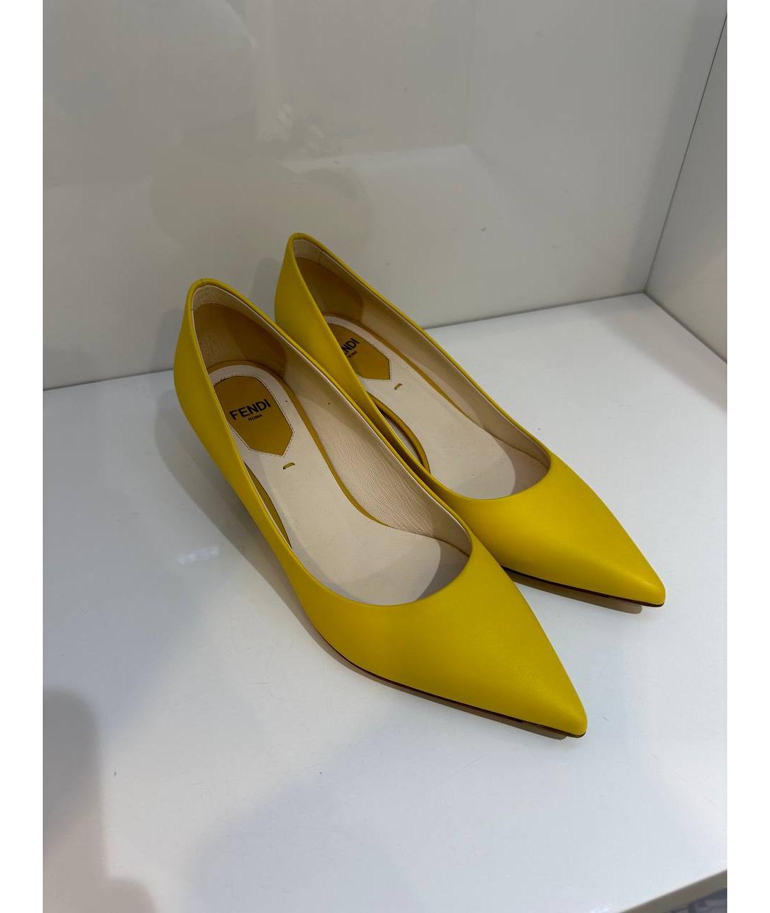 FENDI Желтые кожаные туфли, фото 2