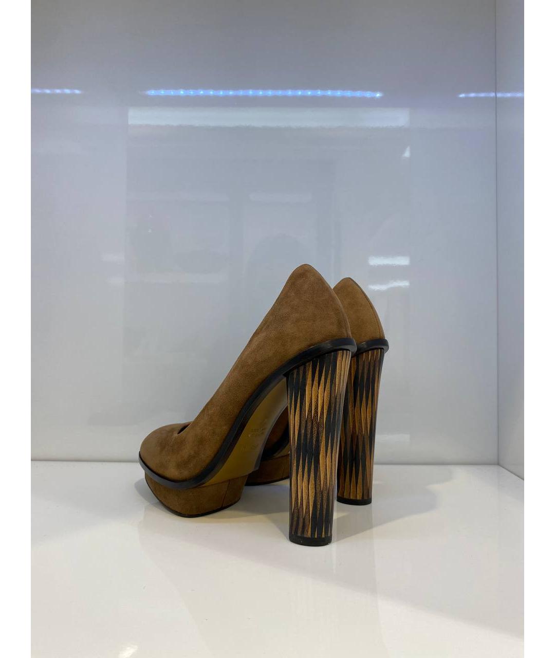 FENDI Коричневые замшевые туфли, фото 3