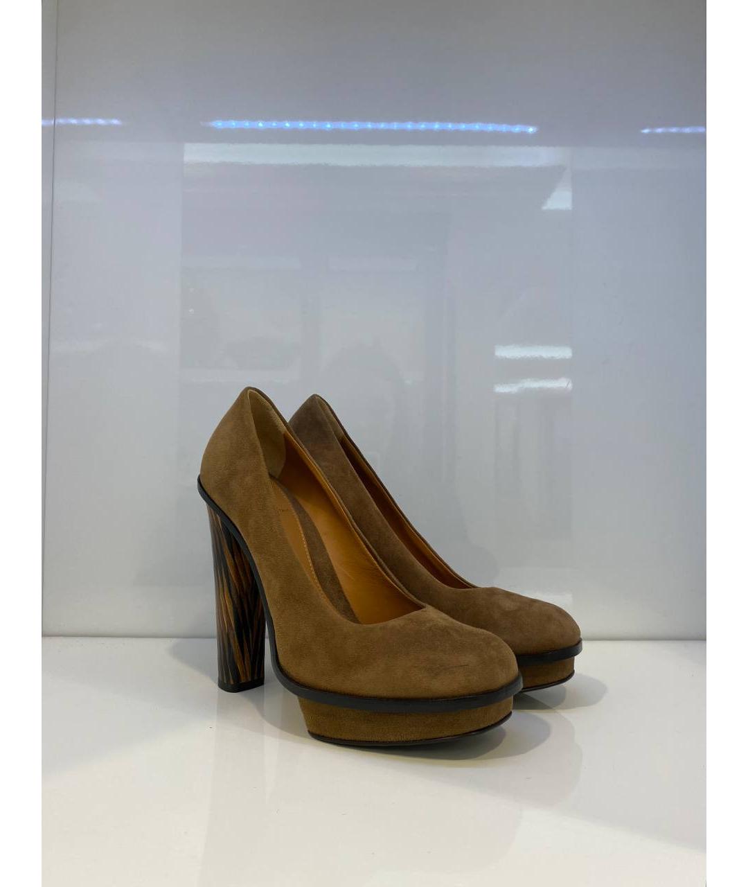 FENDI Коричневые замшевые туфли, фото 2