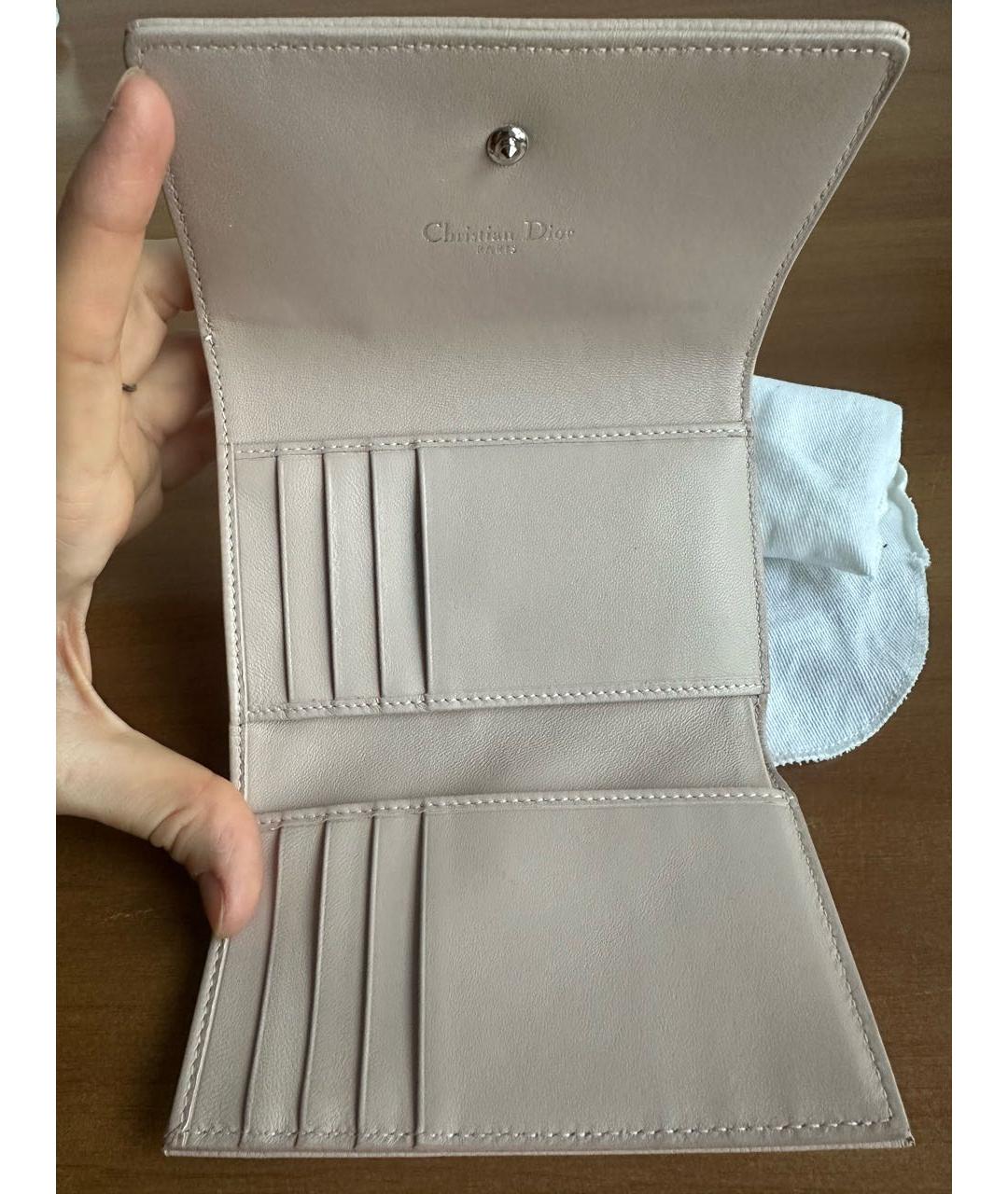 CHRISTIAN DIOR Бежевый кожаный кошелек, фото 3
