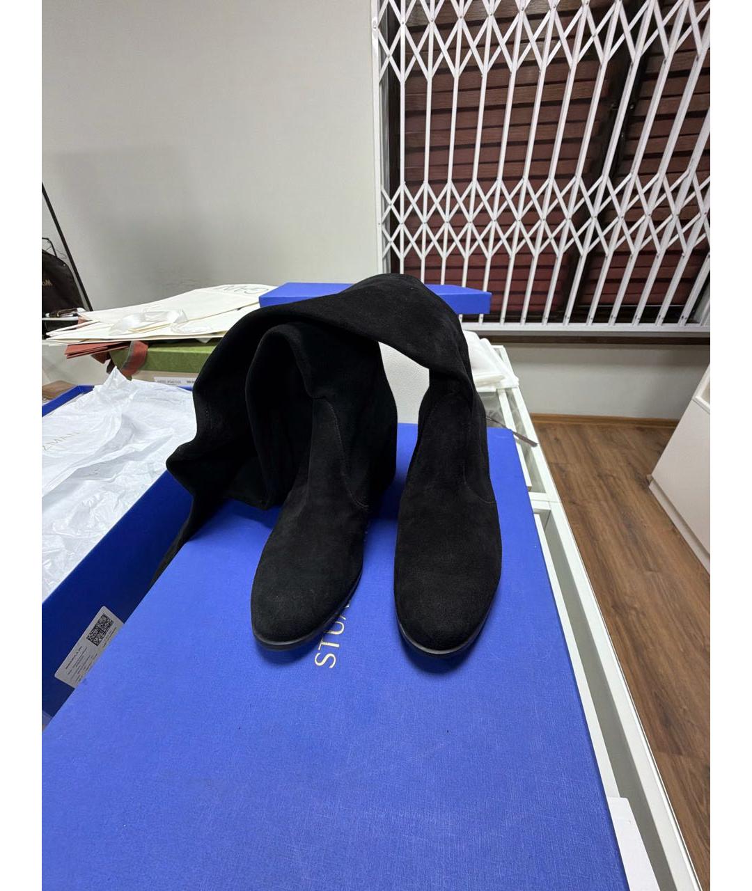 STUART WEITZMAN Черные замшевые ботфорты, фото 2