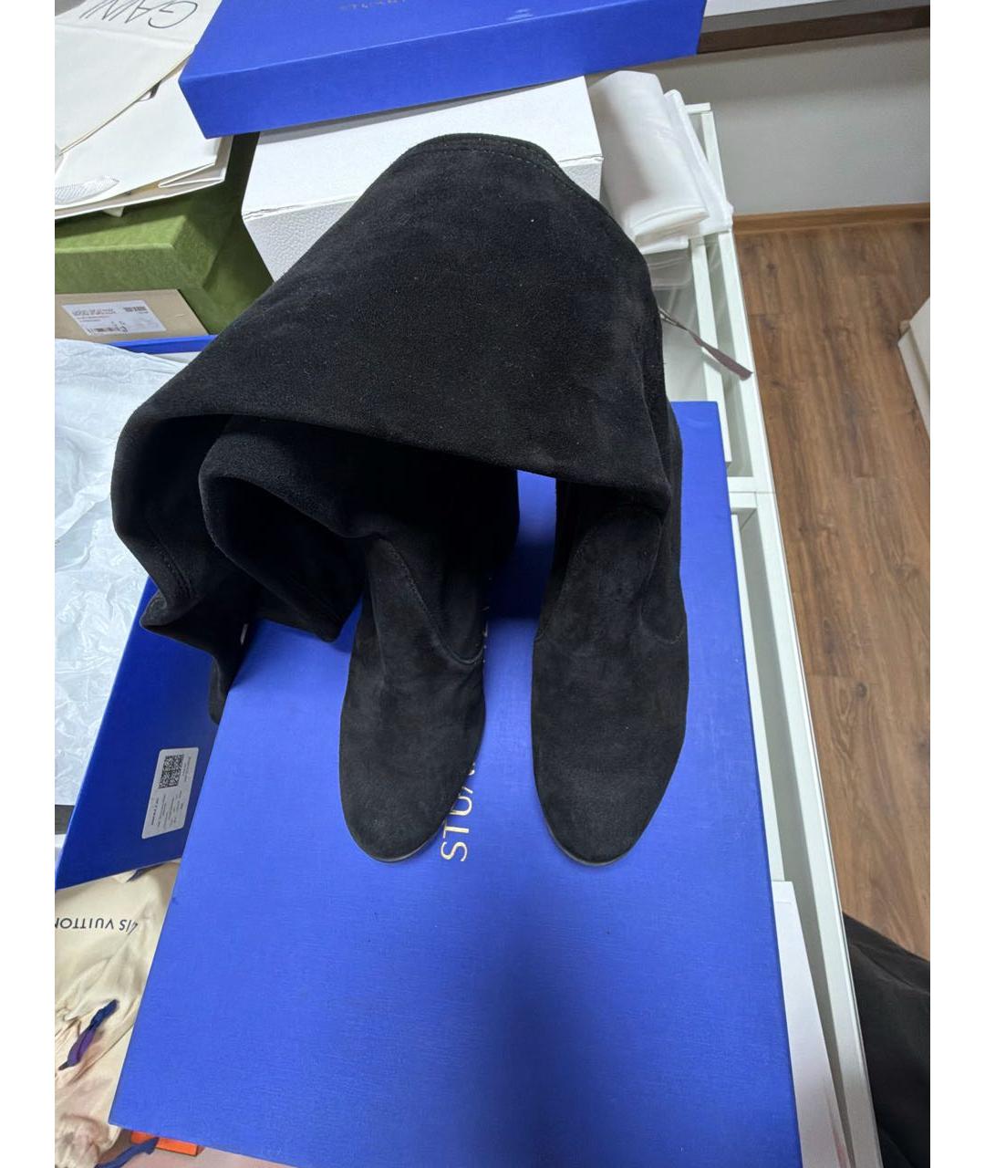 STUART WEITZMAN Черные замшевые ботфорты, фото 3