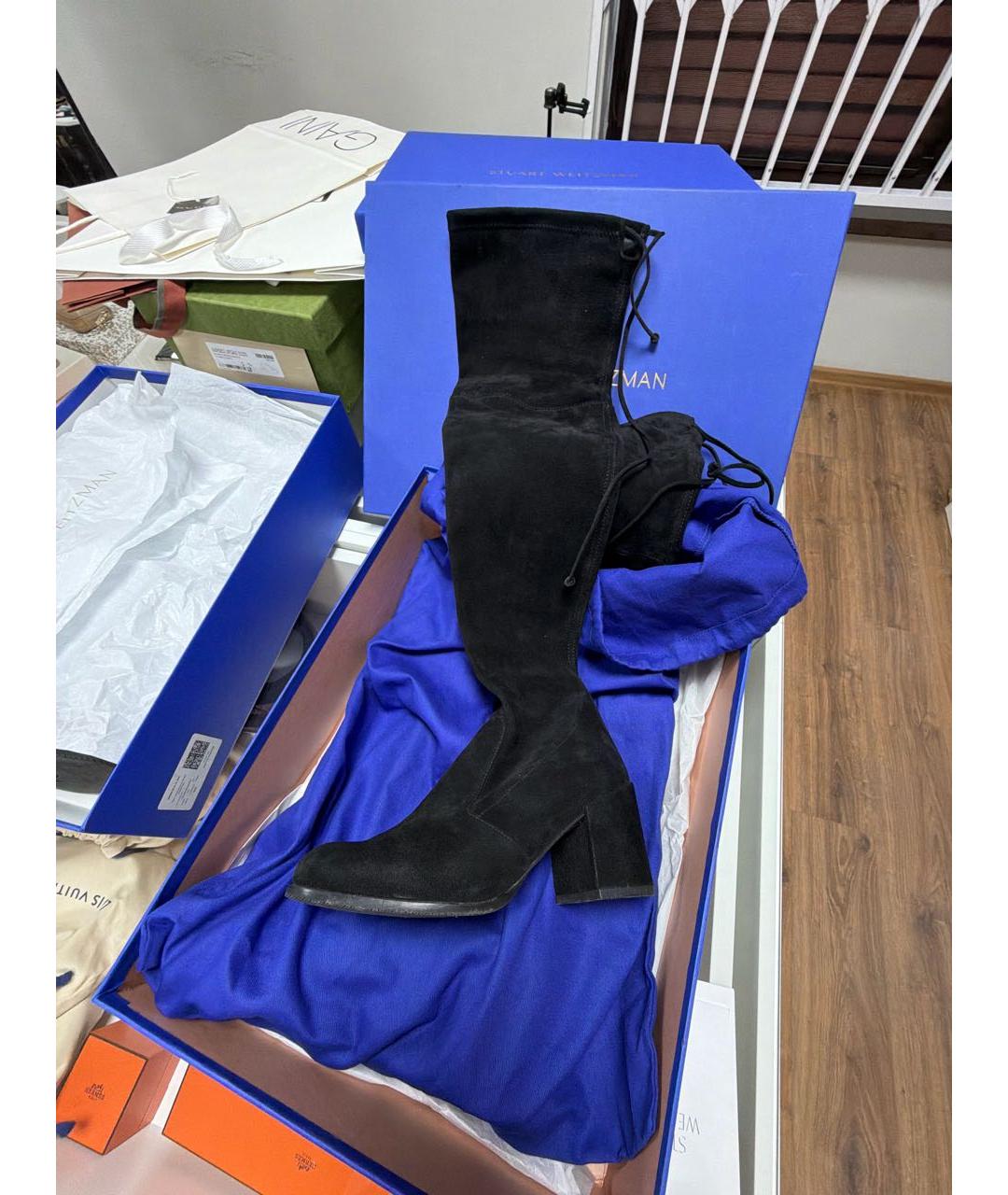 STUART WEITZMAN Черные замшевые ботфорты, фото 8