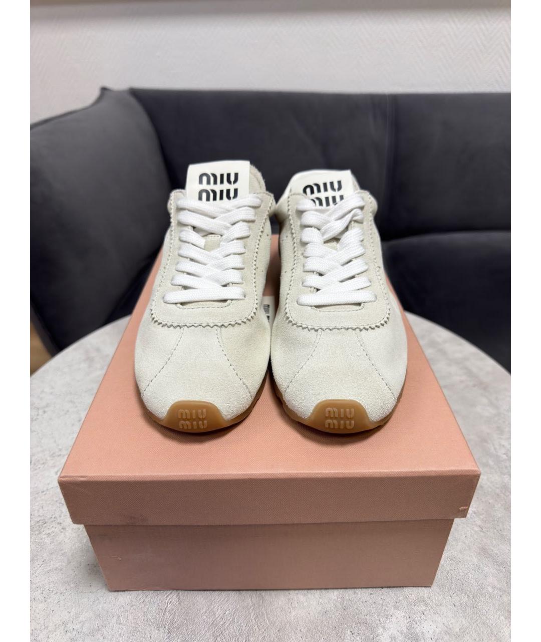 MIU MIU Бежевые замшевые кеды, фото 2
