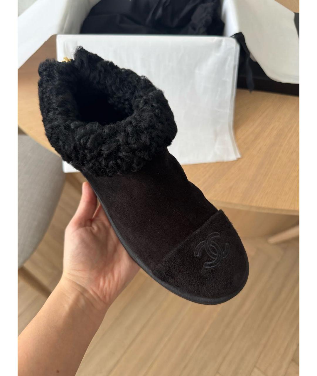 CHANEL Черные замшевые ботильоны, фото 2