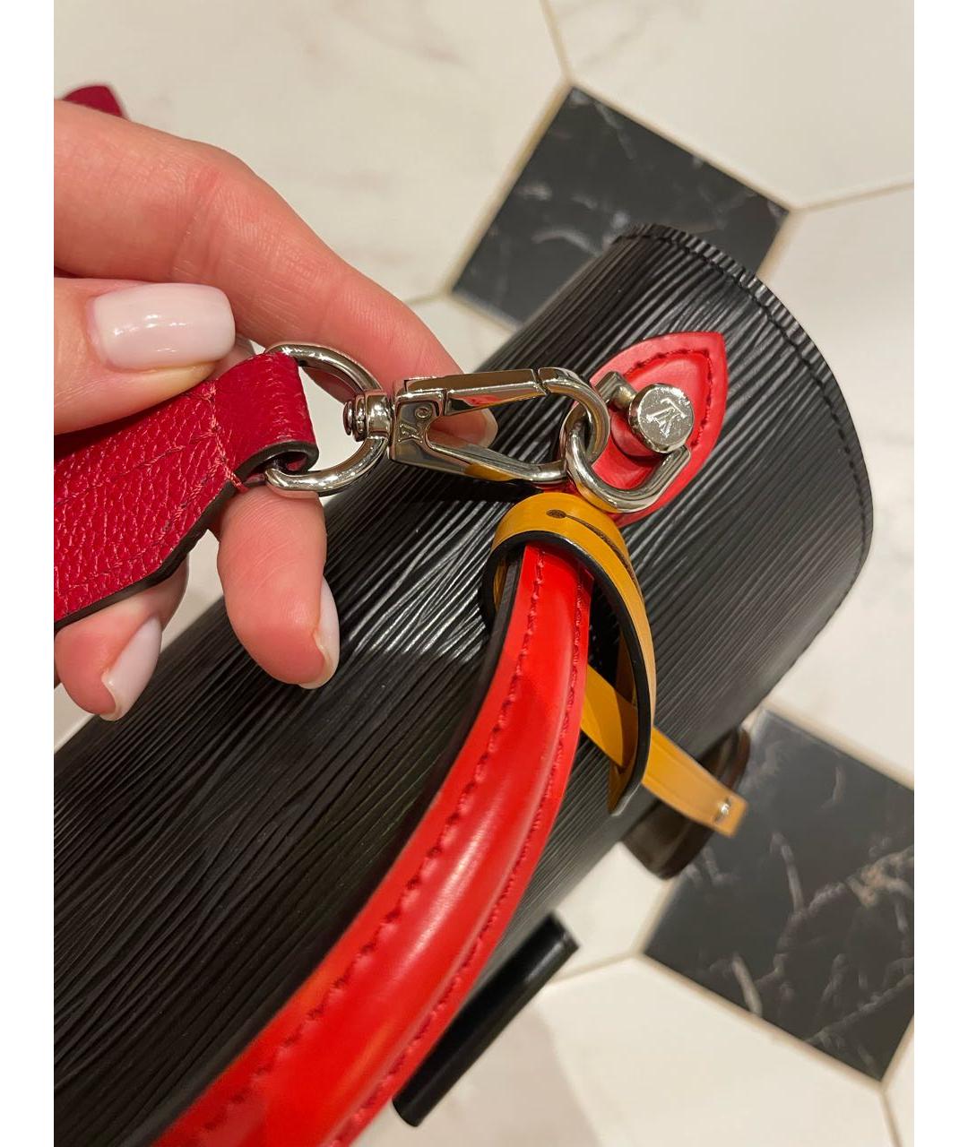 LOUIS VUITTON Черная кожаная сумка через плечо, фото 3