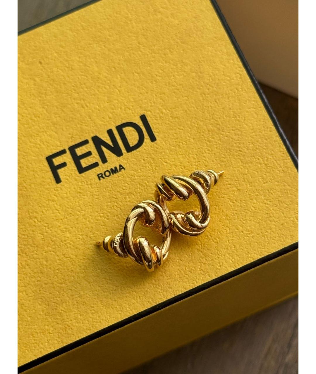 FENDI Золотые металлические серьги, фото 2