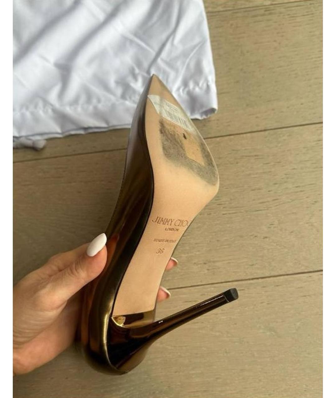 JIMMY CHOO Золотые туфли из лакированной кожи, фото 5