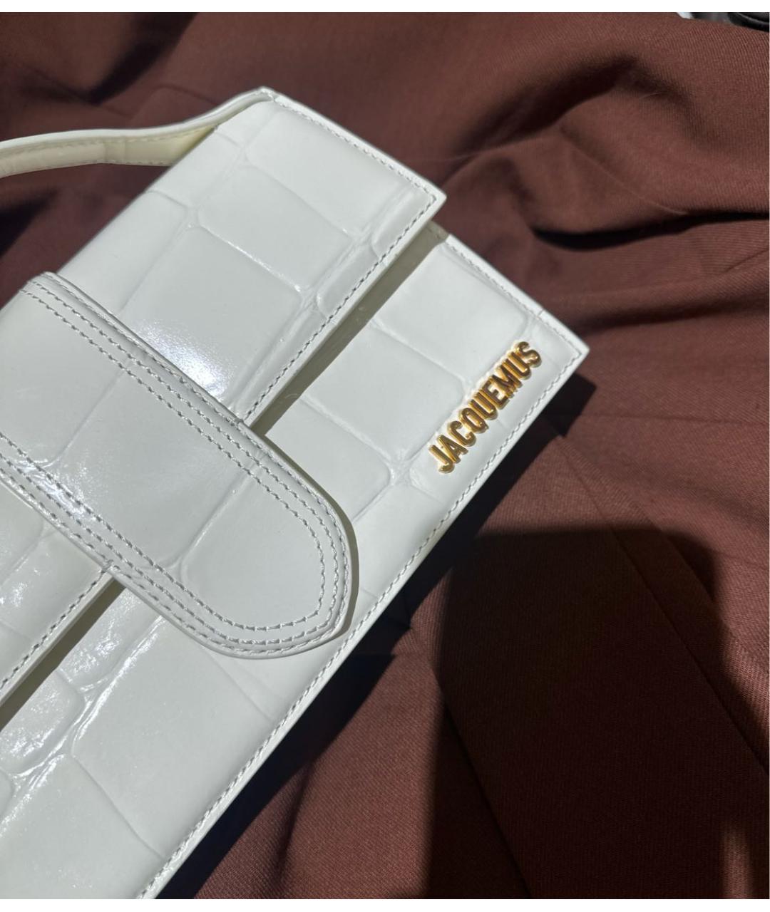 JACQUEMUS Белая сумка через плечо из лакированной кожи, фото 4