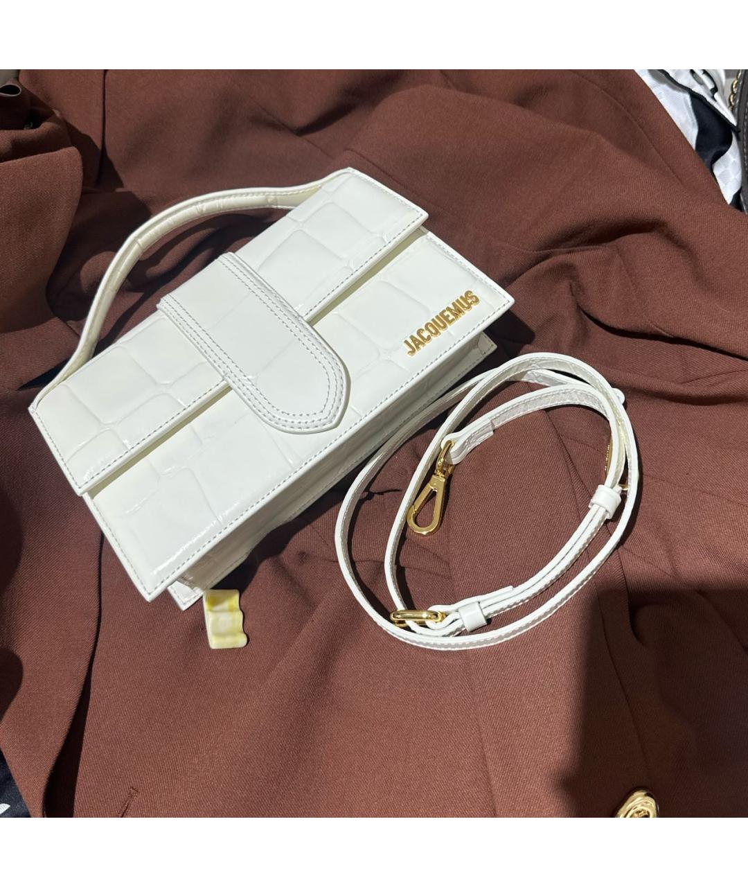JACQUEMUS Белая сумка через плечо из лакированной кожи, фото 3