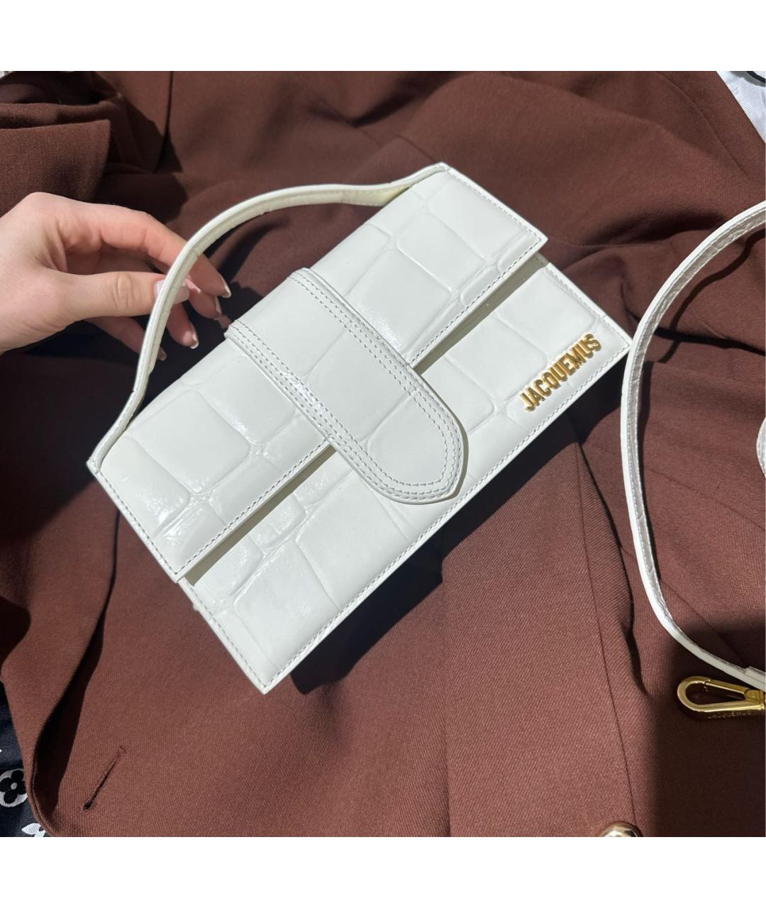JACQUEMUS Белая сумка через плечо из лакированной кожи, фото 5