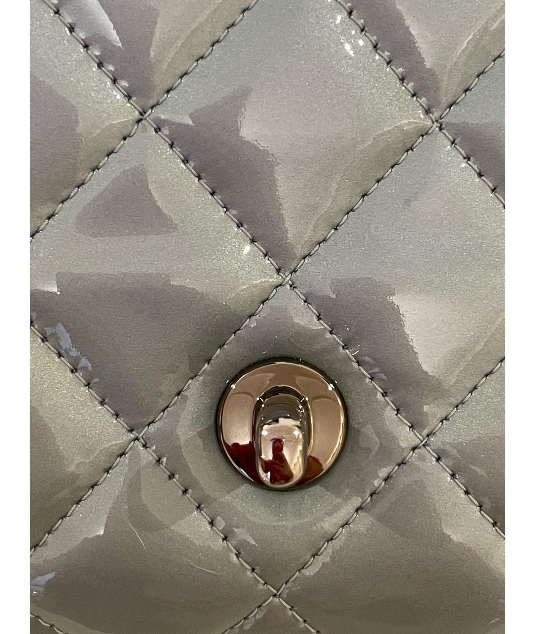 CHANEL Голубая сумка через плечо из лакированной кожи, фото 5