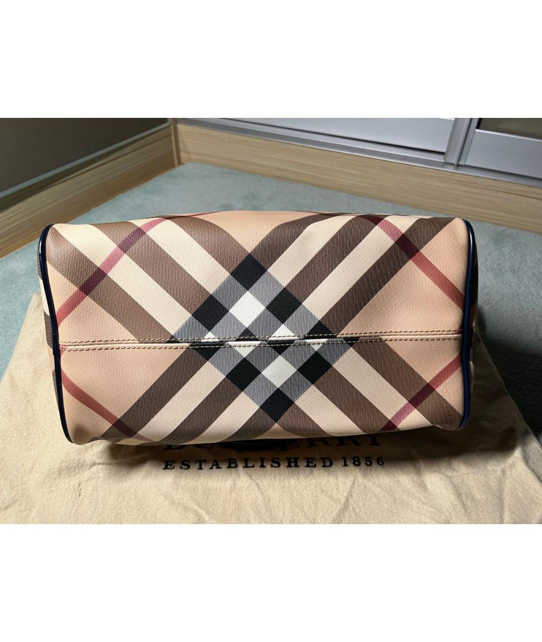BURBERRY Бежевая кожаная сумка с короткими ручками, фото 3