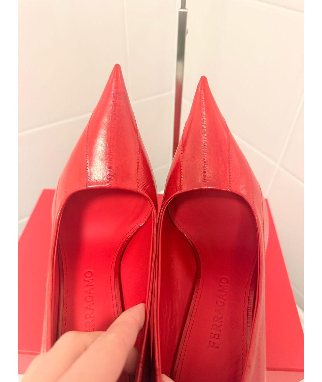 FERRAGAMO Красные туфли из экзотической кожи, фото 4