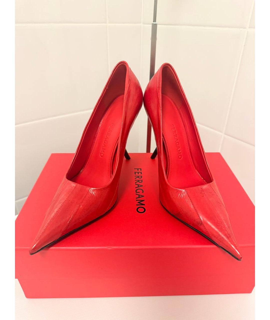 FERRAGAMO Красные туфли из экзотической кожи, фото 2