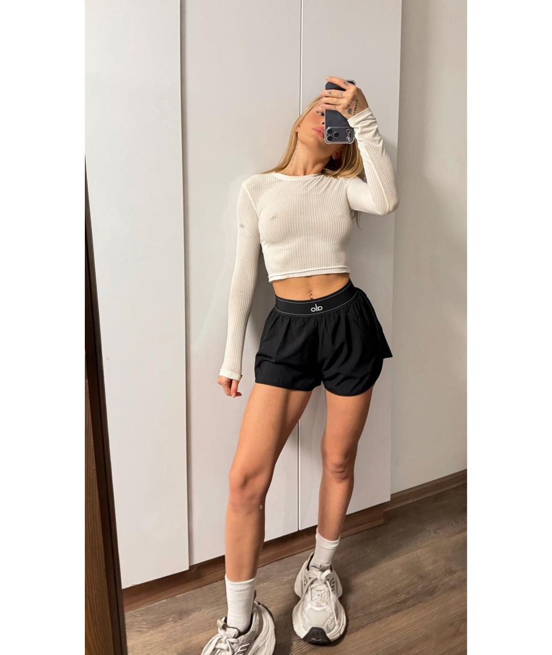 ALO YOGA Черные полиэстеровые спортивные брюки и шорты, фото 6