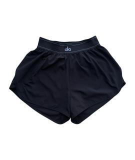 ALO YOGA Спортивные брюки и шорты