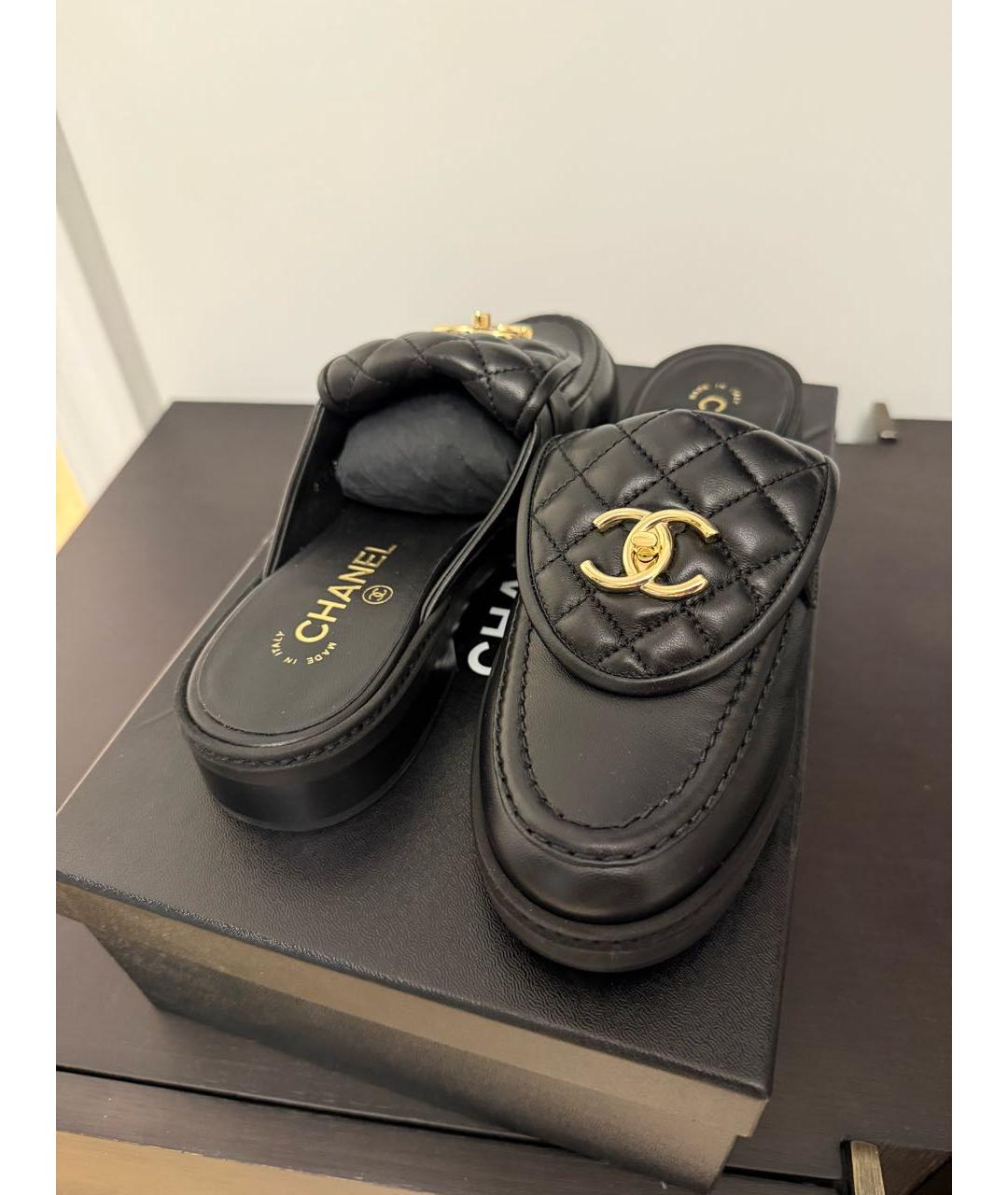 CHANEL Черные кожаные мюли, фото 2