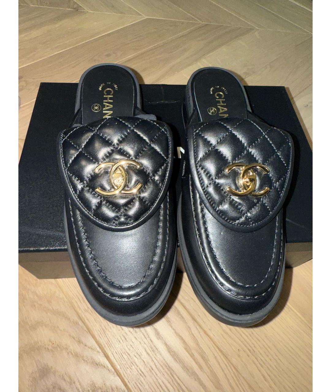 CHANEL Черные кожаные мюли, фото 3