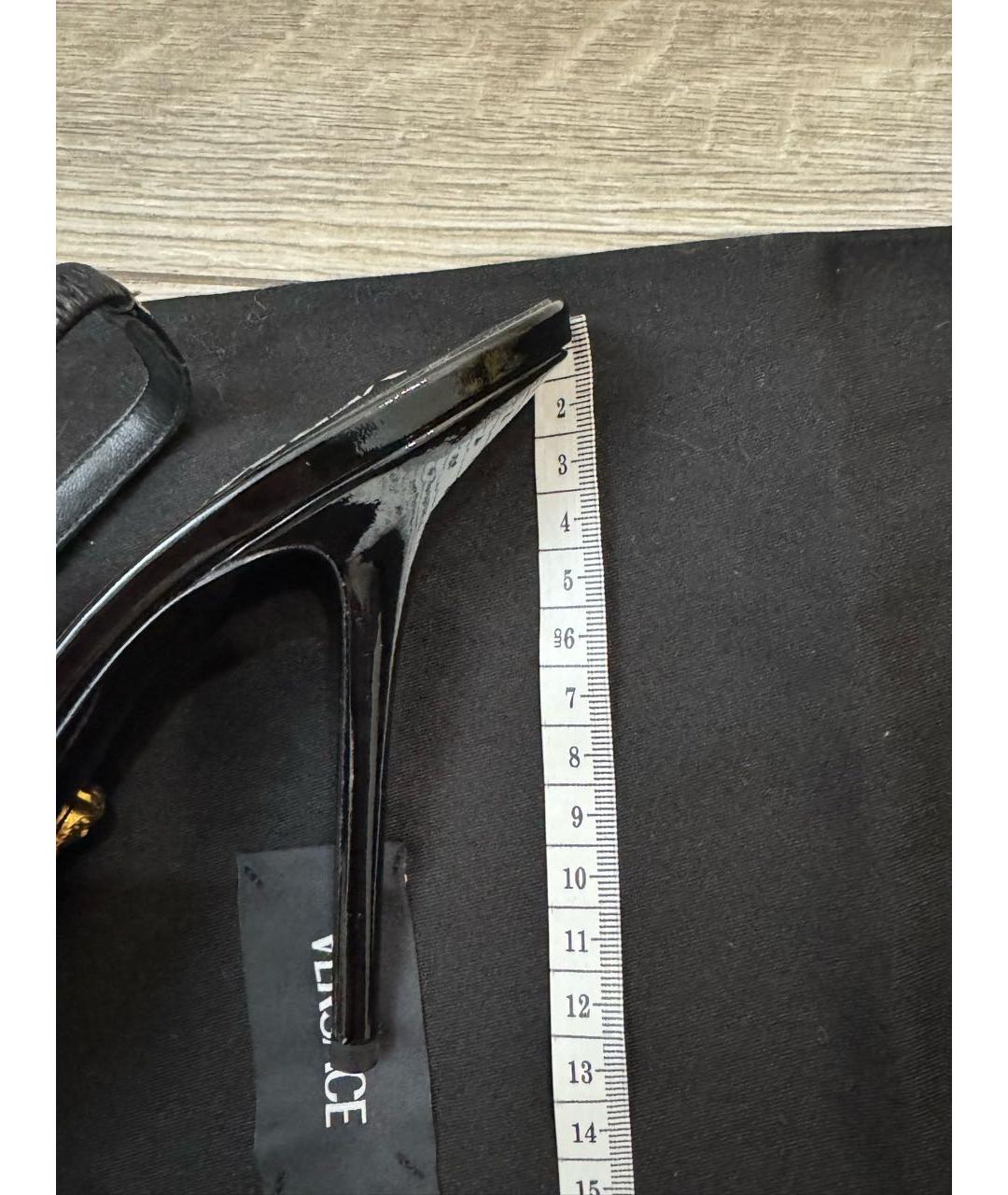 VERSACE Черные туфли из лакированной кожи, фото 7