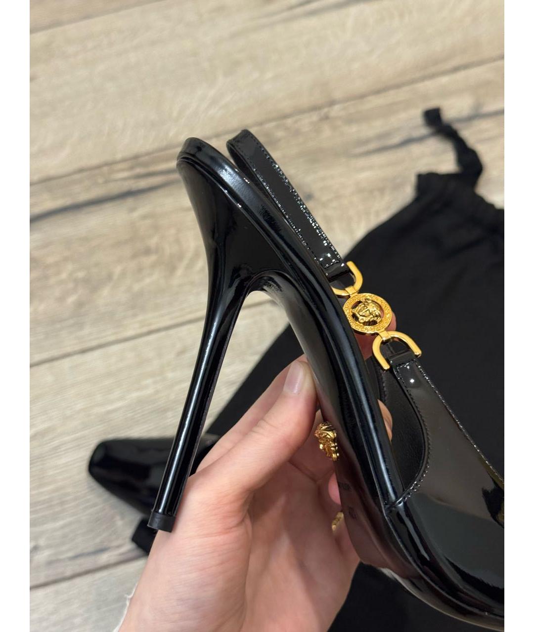 VERSACE Черные туфли из лакированной кожи, фото 5