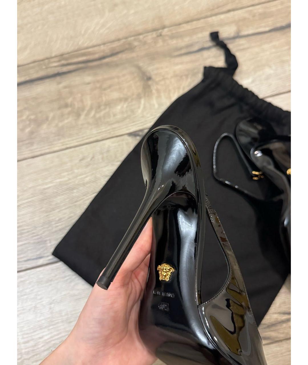 VERSACE Черные туфли из лакированной кожи, фото 4