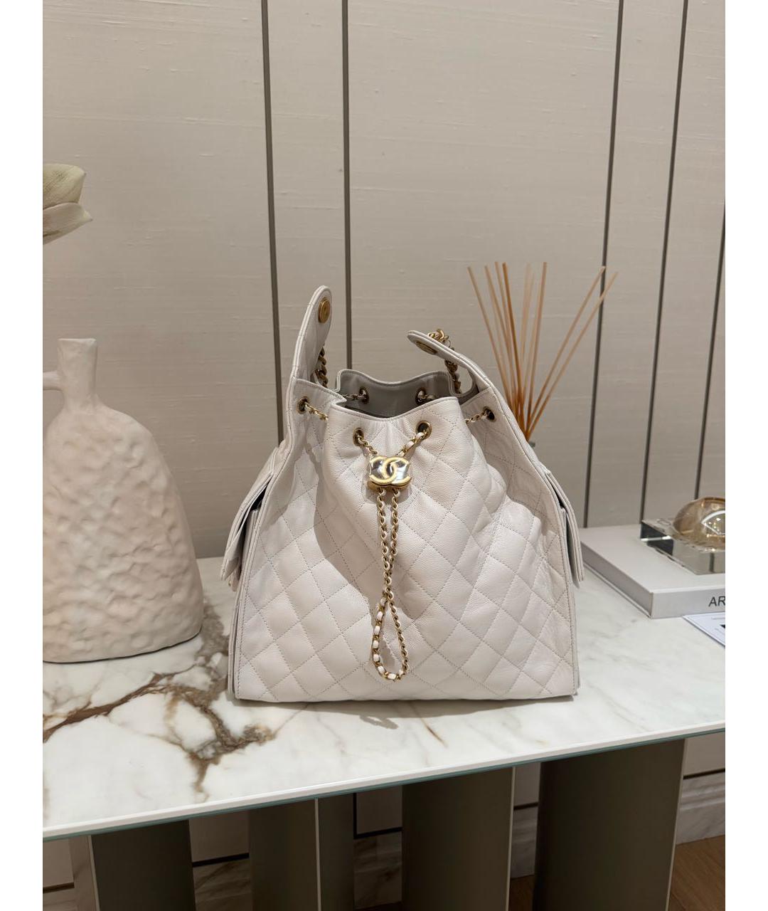 CHANEL Белая кожаная сумка через плечо, фото 5