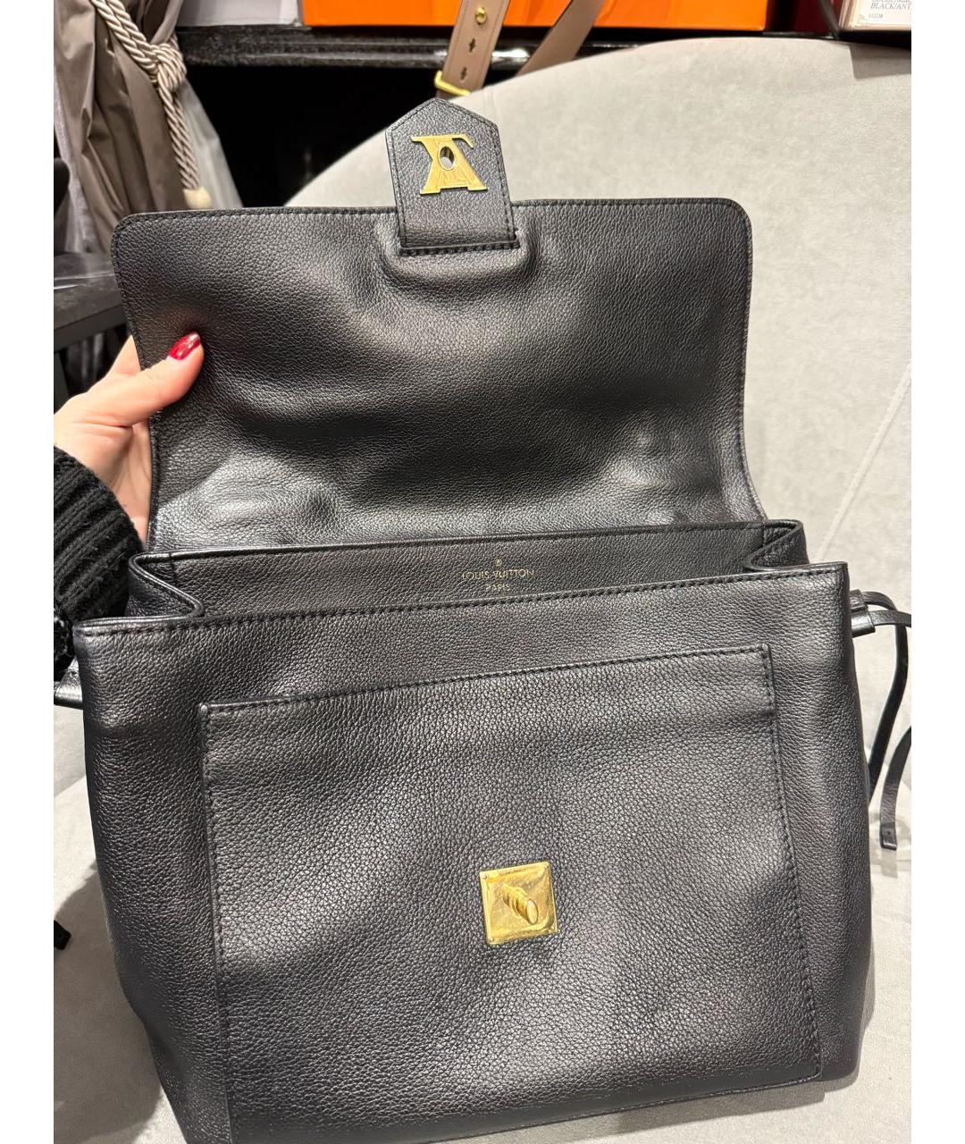 LOUIS VUITTON Черная кожаная сумка с короткими ручками, фото 6