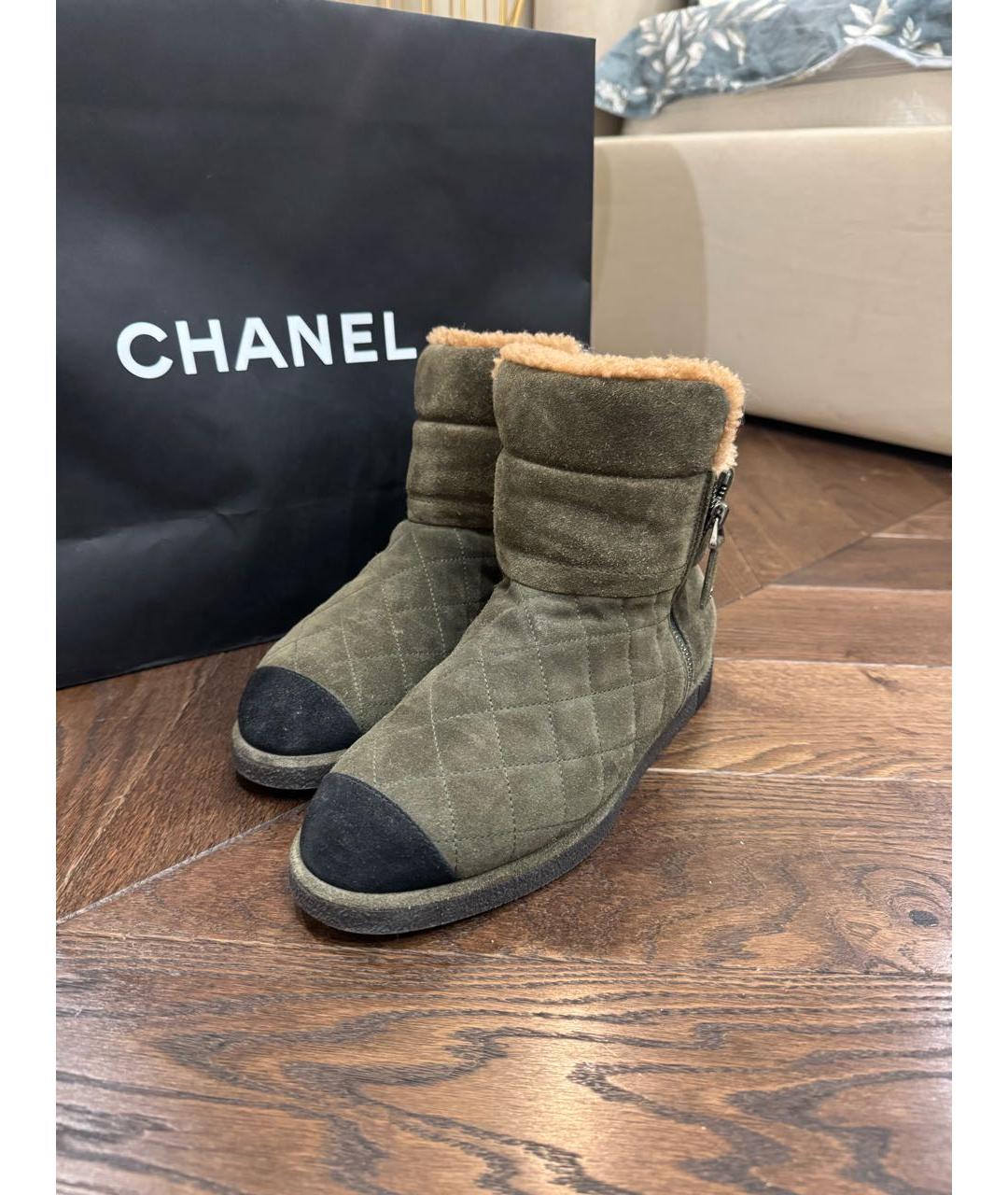 CHANEL Хаки замшевые ботинки, фото 2