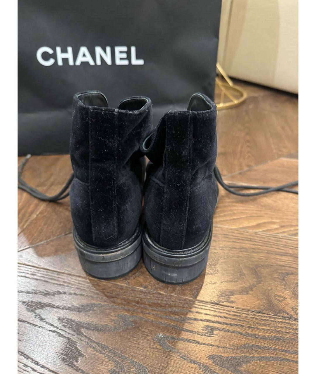CHANEL Черные бархатные ботинки, фото 4