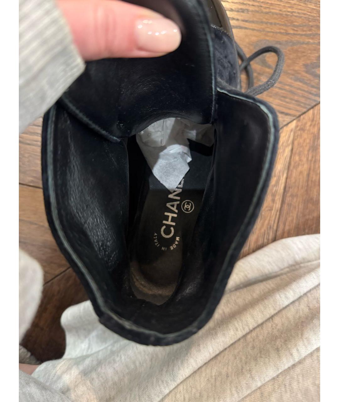 CHANEL Черные бархатные ботинки, фото 3