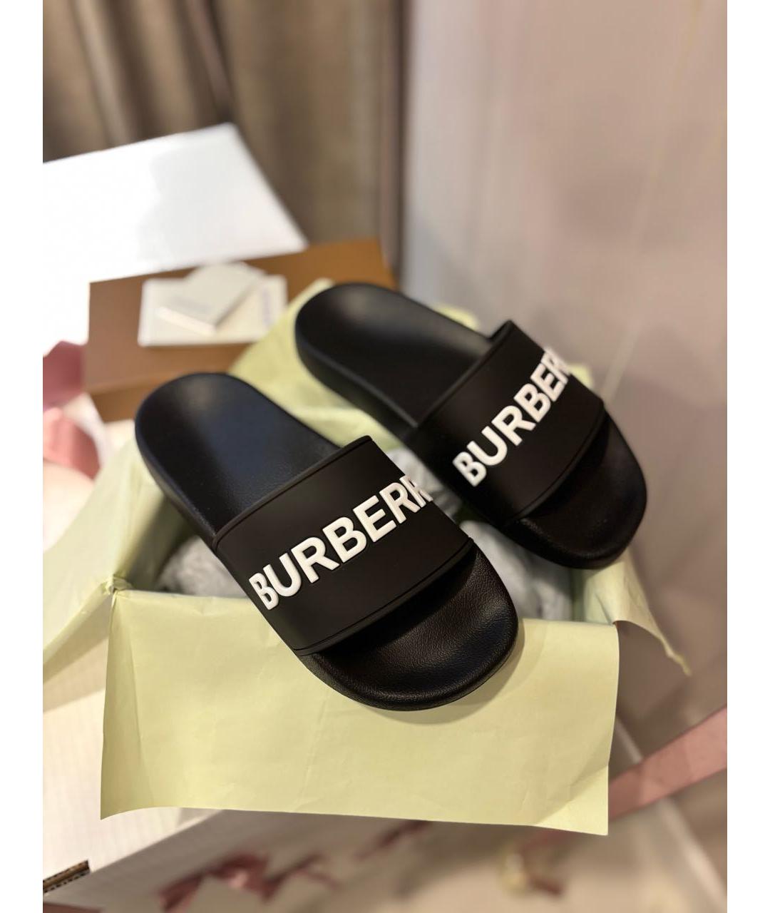 BURBERRY Черные резиновые шлепанцы, фото 2