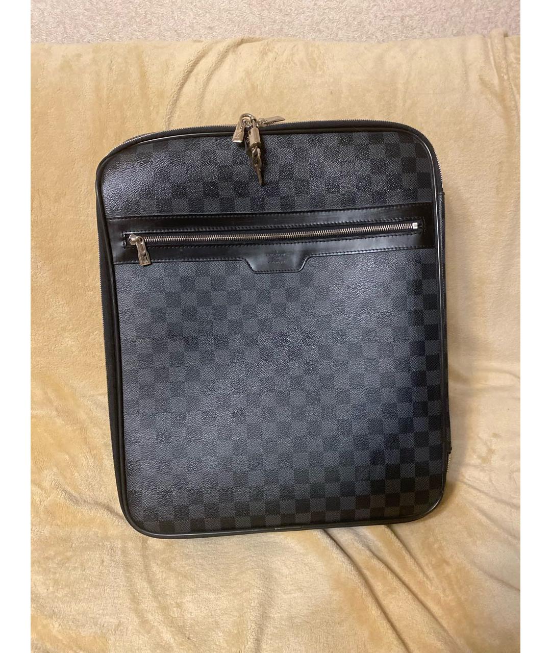 LOUIS VUITTON Антрацитовый кожаный чемодан, фото 9