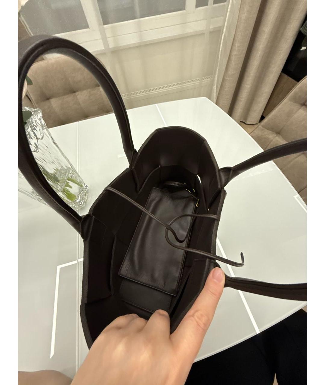 BOTTEGA VENETA Коричневая кожаная сумка с короткими ручками, фото 4