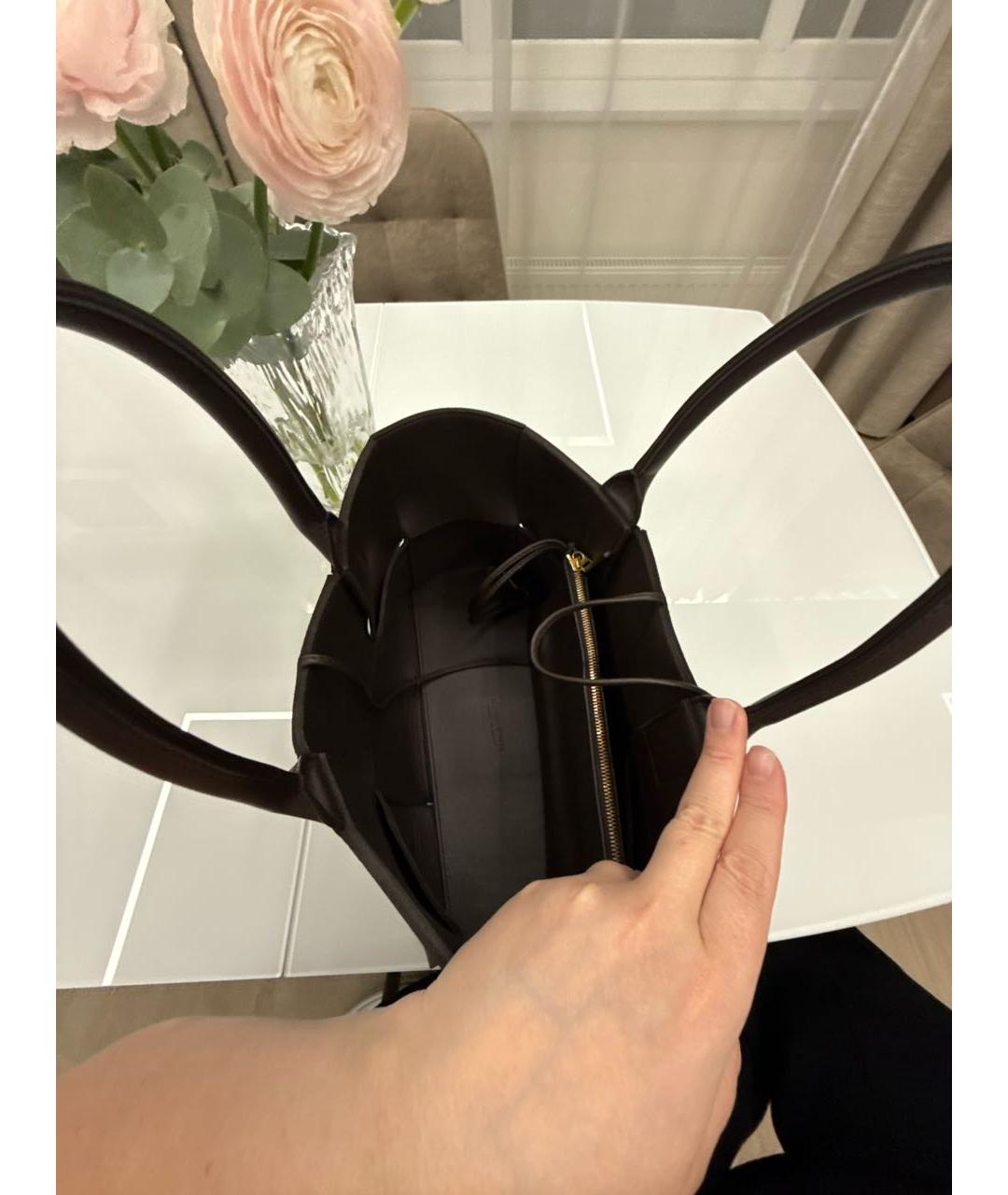 BOTTEGA VENETA Коричневая кожаная сумка с короткими ручками, фото 5