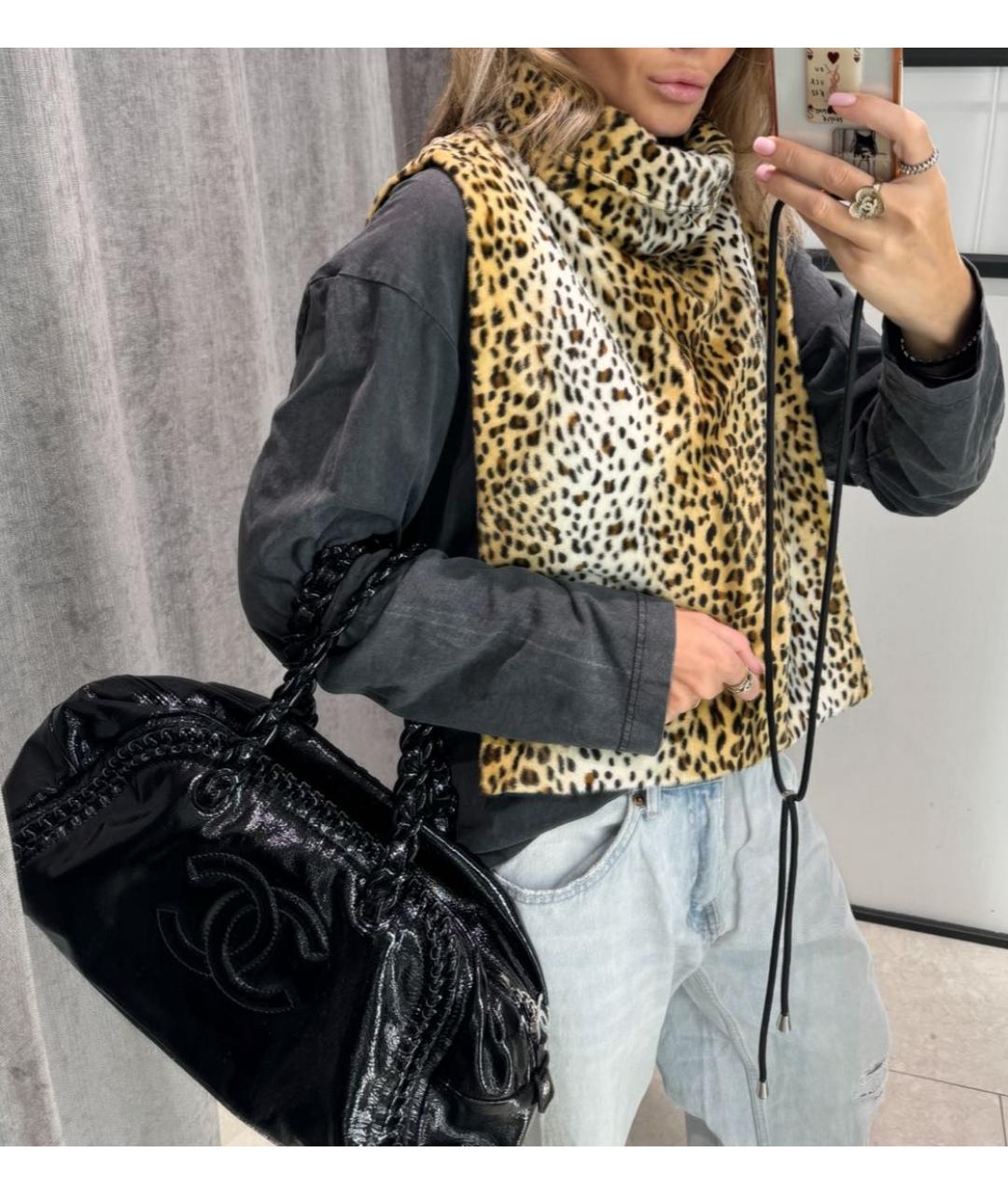 CHANEL Черная сумка с короткими ручками из лакированной кожи, фото 6