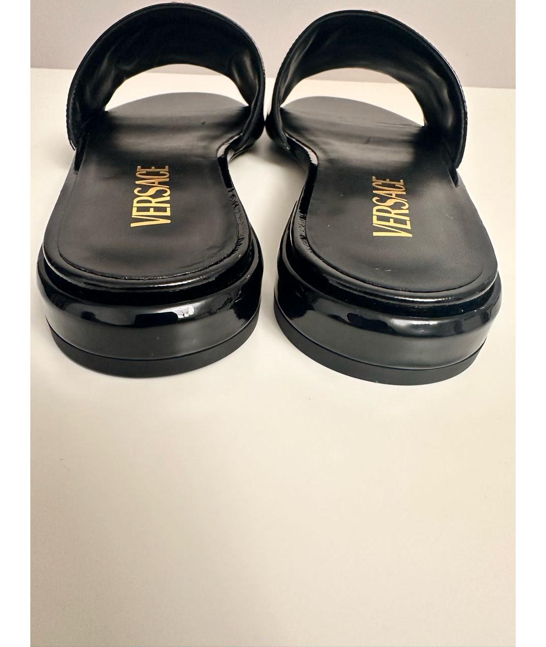 VERSACE Черные шлепанцы из лакированной кожи, фото 4