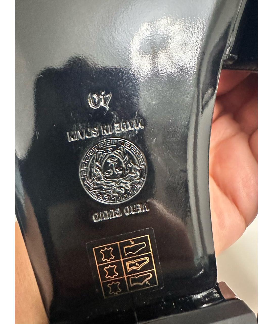 VERSACE Черные шлепанцы из лакированной кожи, фото 5