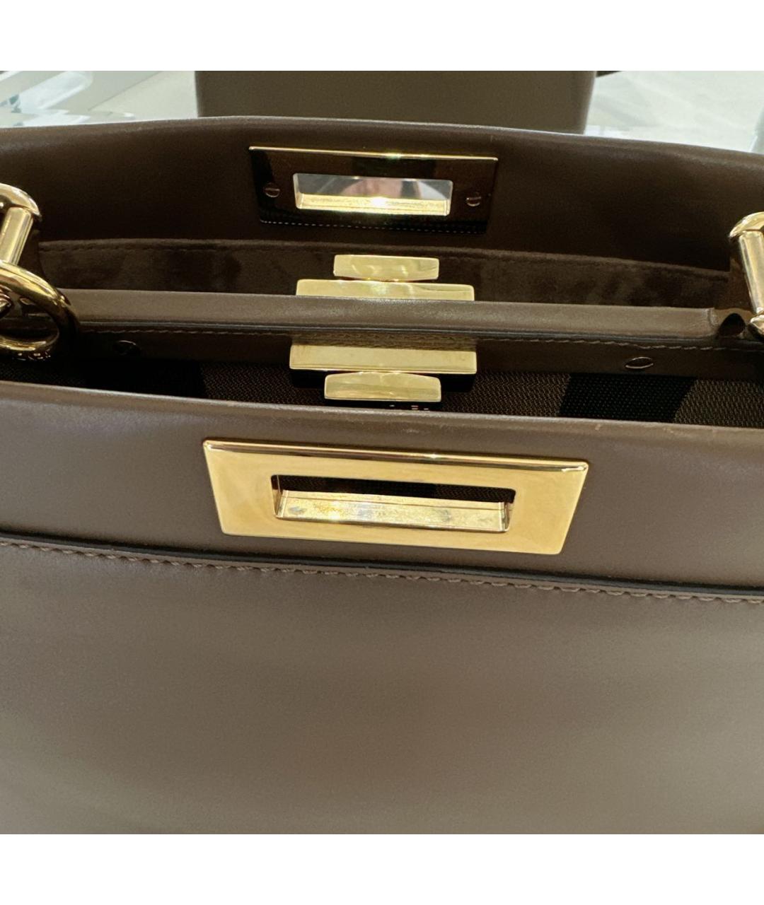 FENDI Коричневая кожаная сумка с короткими ручками, фото 3