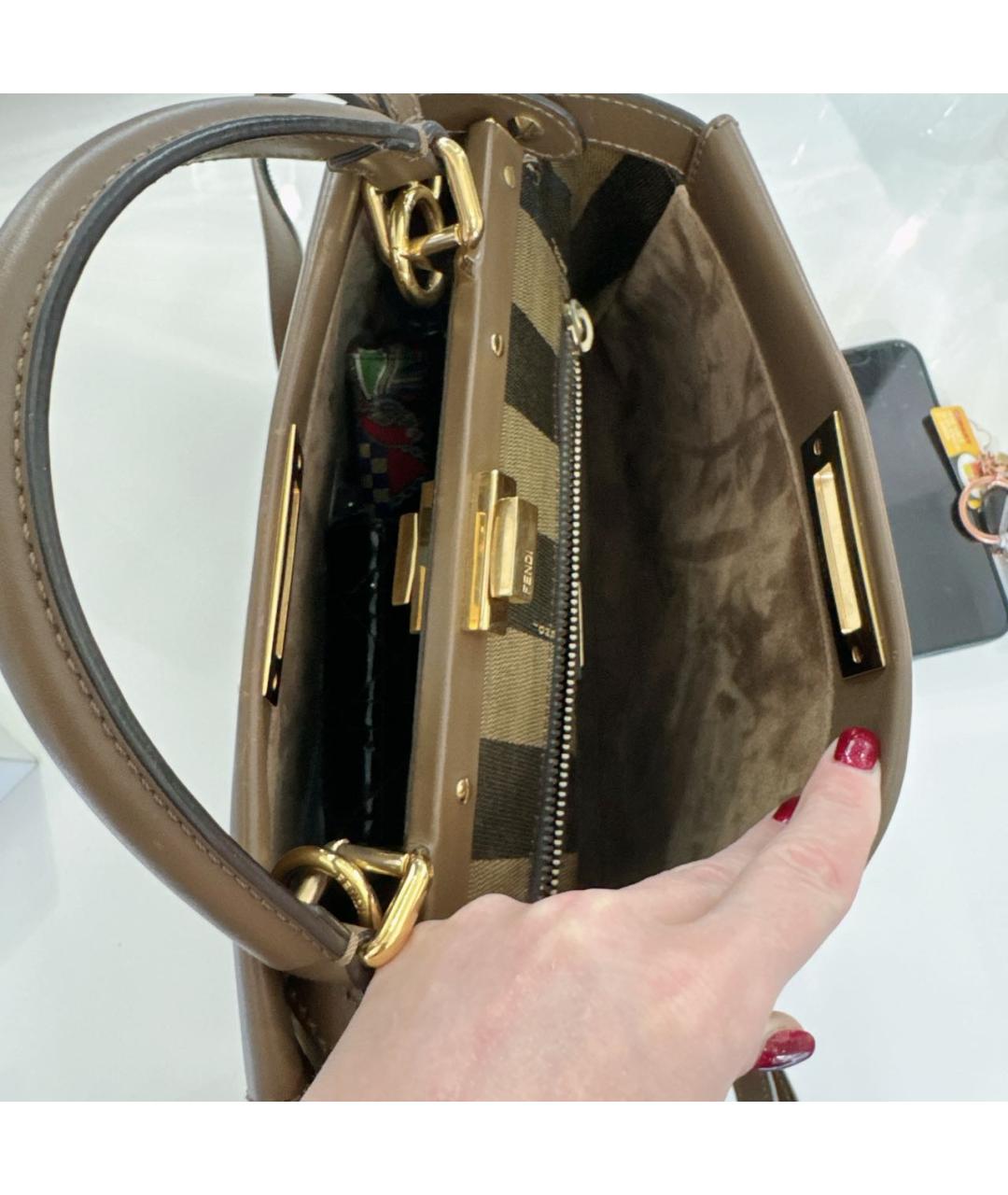 FENDI Коричневая кожаная сумка с короткими ручками, фото 4