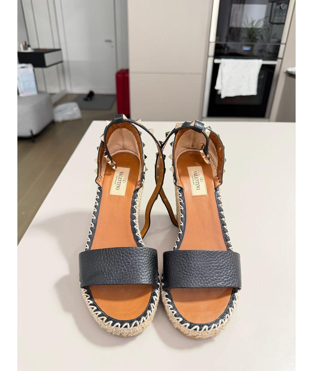 VALENTINO Черные кожаные босоножки, фото 2