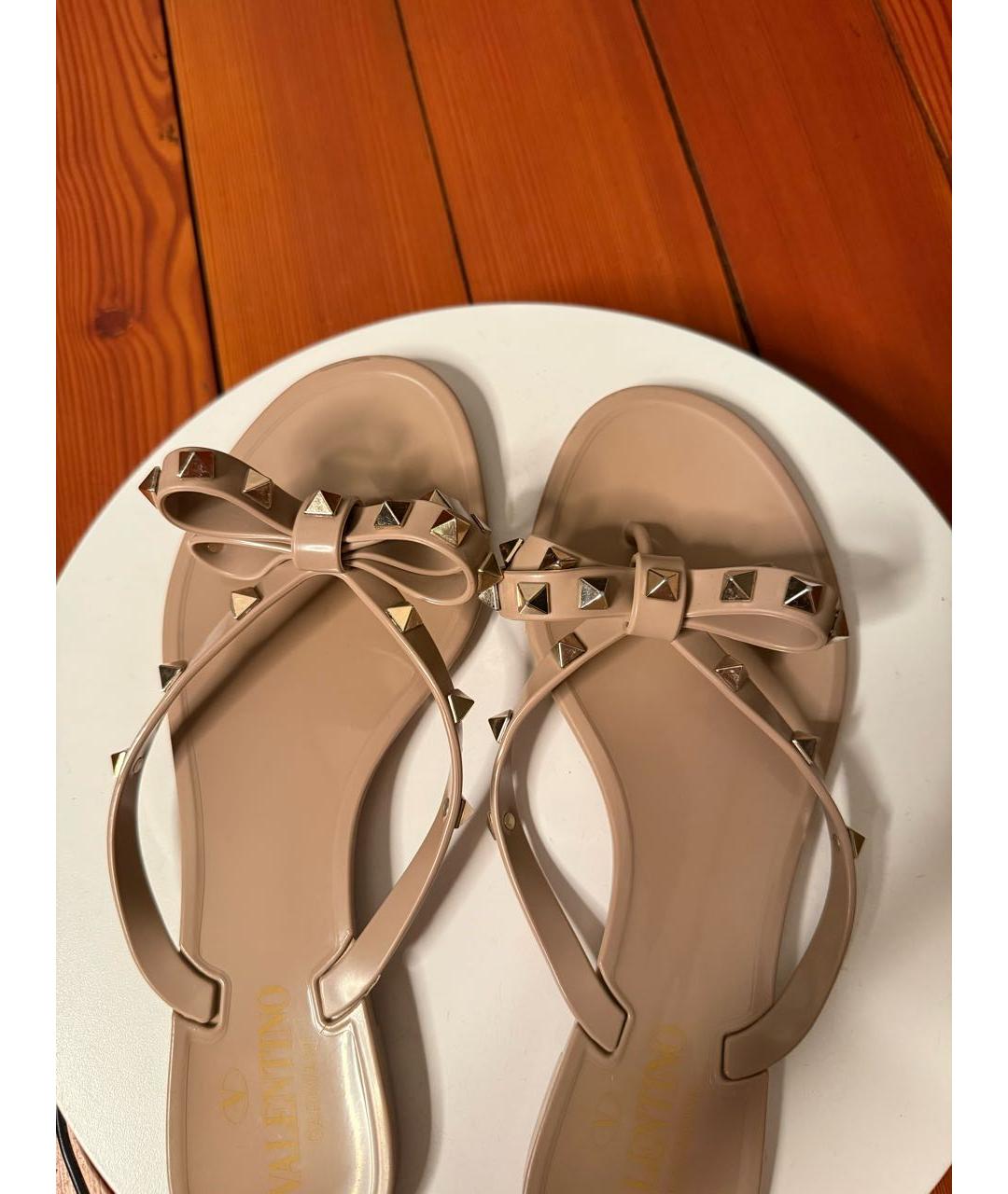 VALENTINO Бежевые резиновые шлепанцы, фото 4
