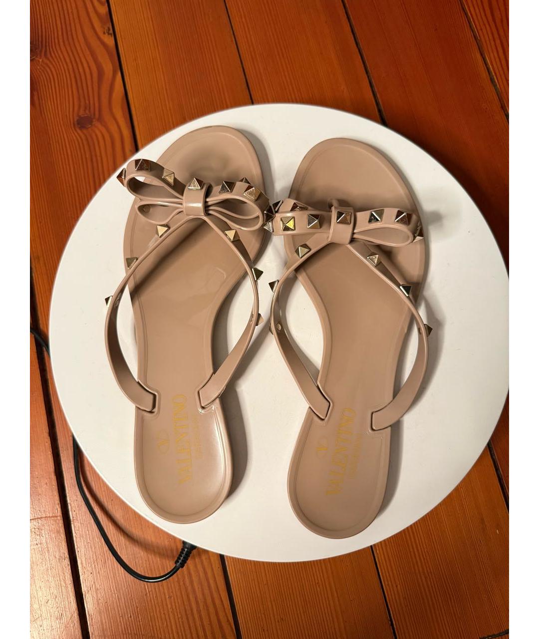 VALENTINO Бежевые резиновые шлепанцы, фото 3