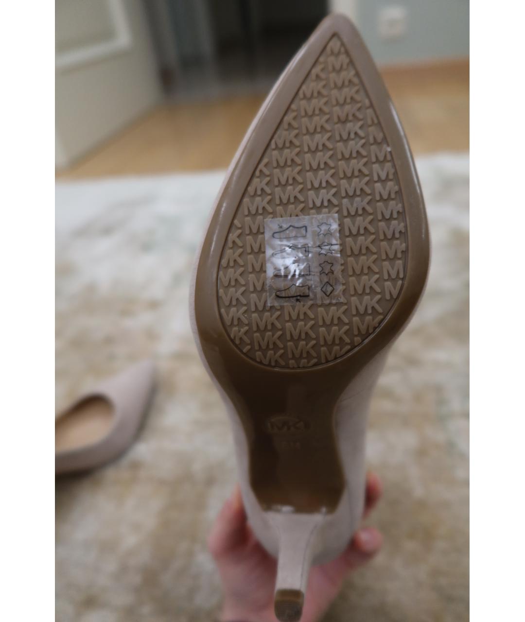 MICHAEL MICHAEL KORS Бежевые замшевые лодочки на низком каблуке, фото 4