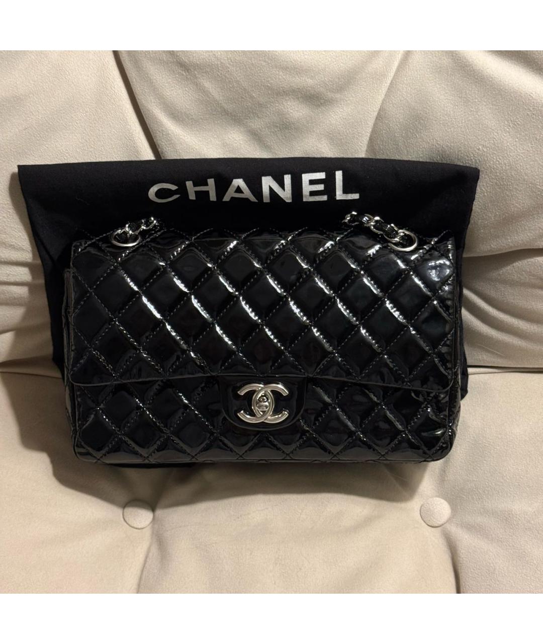 CHANEL Черная сумка через плечо из лакированной кожи, фото 9